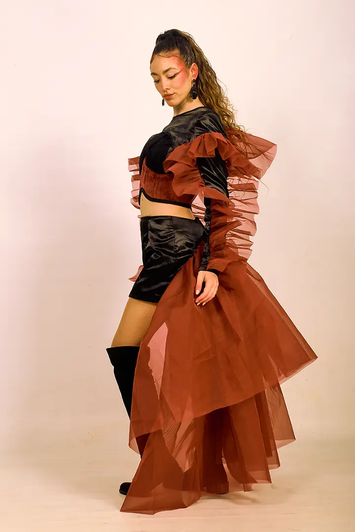 Ejercicio de Estilismo: Biomímesis en colaboración con la asignatura de Modelismo de 2º .Look llamado- Mirada futura desde los 80´s. Alumno: José Benítez Fantova