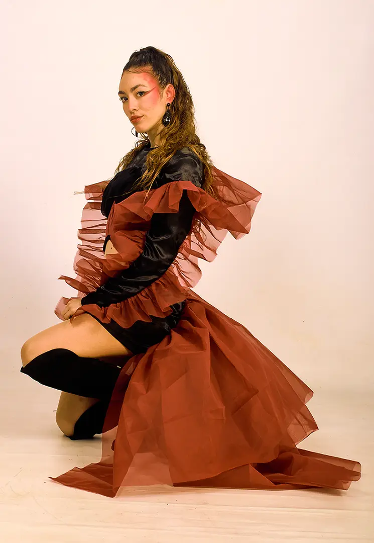 Ejercicio de Estilismo: Biomímesis en colaboración con la asignatura de Modelismo de 2º .Look llamado- Mirada futura desde los 80´s. Alumno: José Benítez Fantova